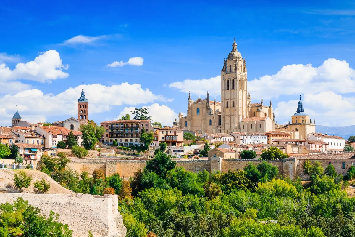 Catedral de Segovia y casco antiguo entre murallas