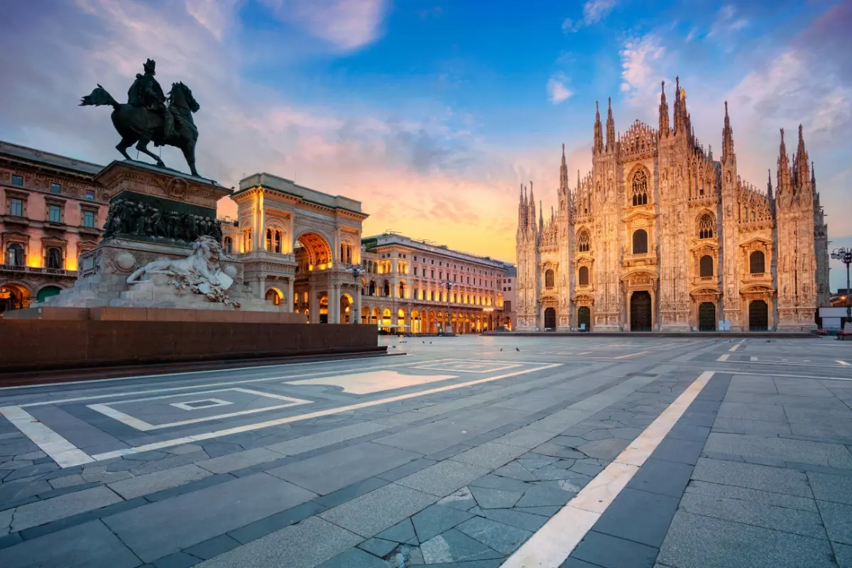 Duomo de Milán y la Galería Vittorio Emanuele al amanecer