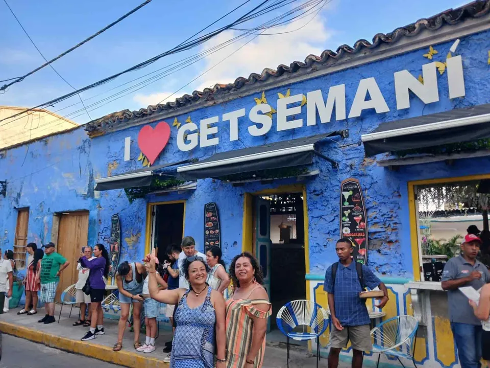 Viajeras en el barrio Getsemaní de Cartagena
